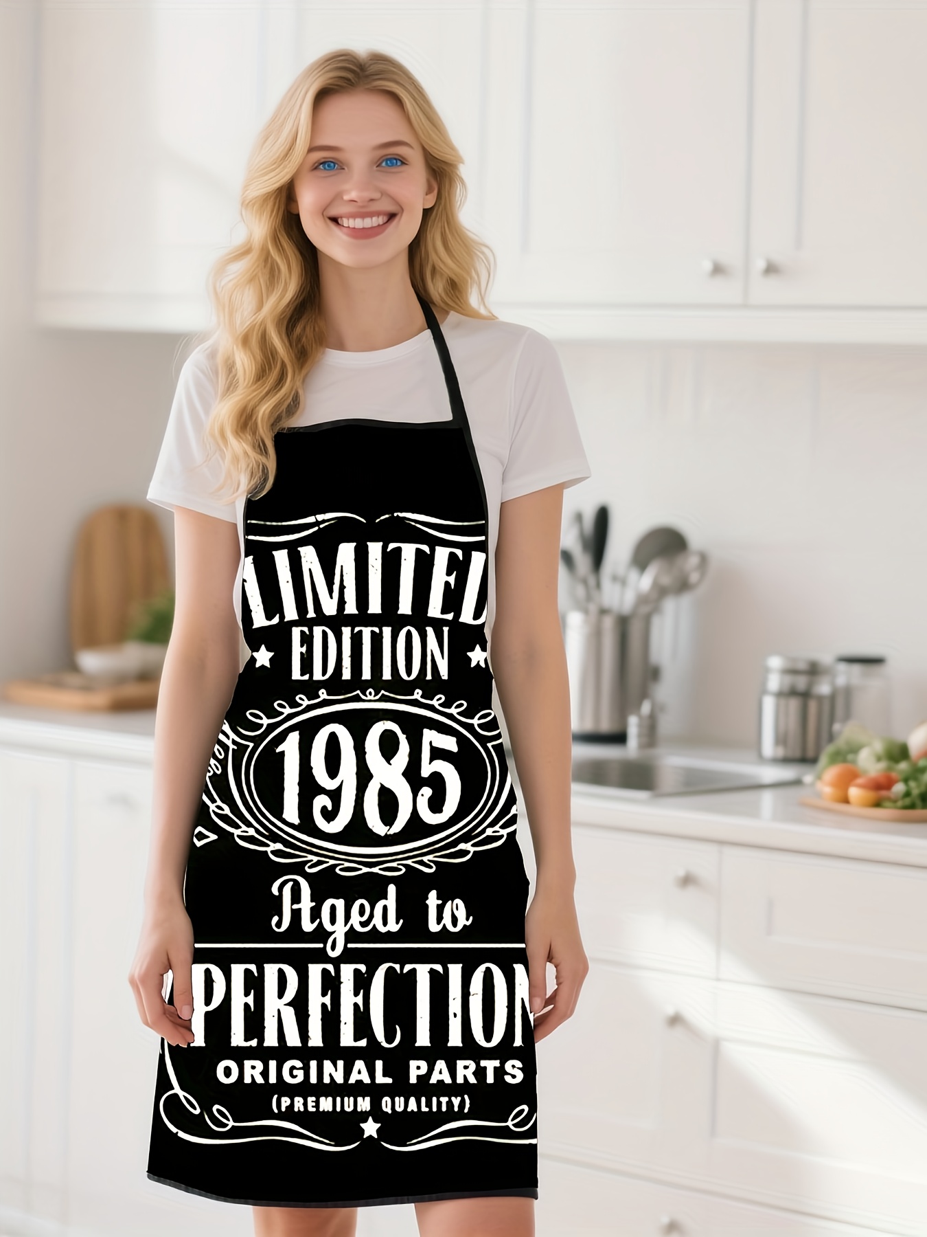 Kitchen Baking Background - Celemek Dapur Berlatar Belakang Hitam dengan